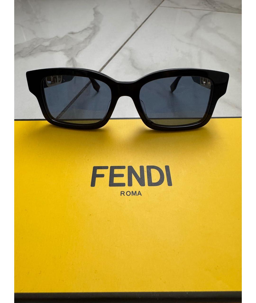 FENDI Черные пластиковые солнцезащитные очки, фото 5