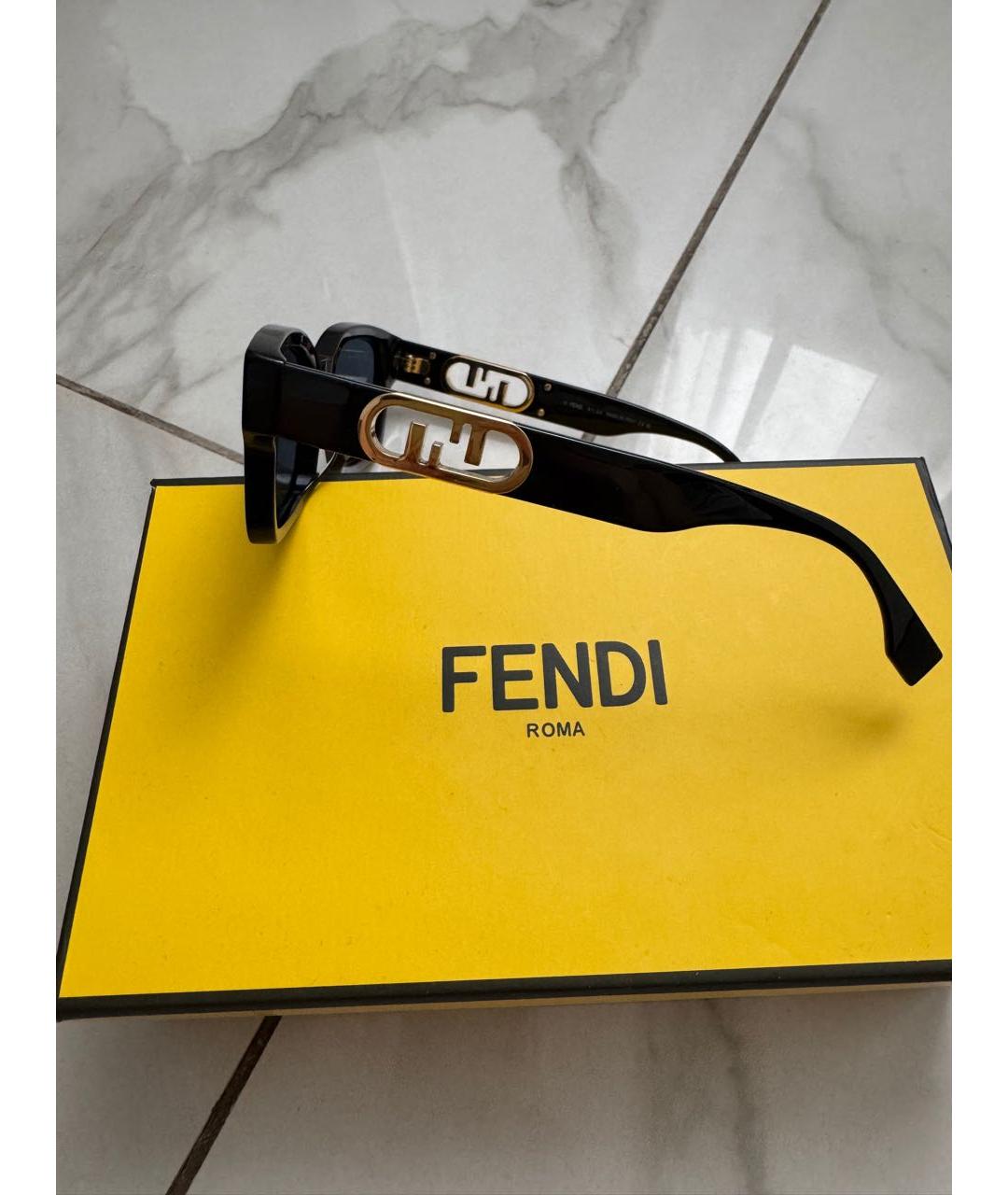 FENDI Черные пластиковые солнцезащитные очки, фото 2