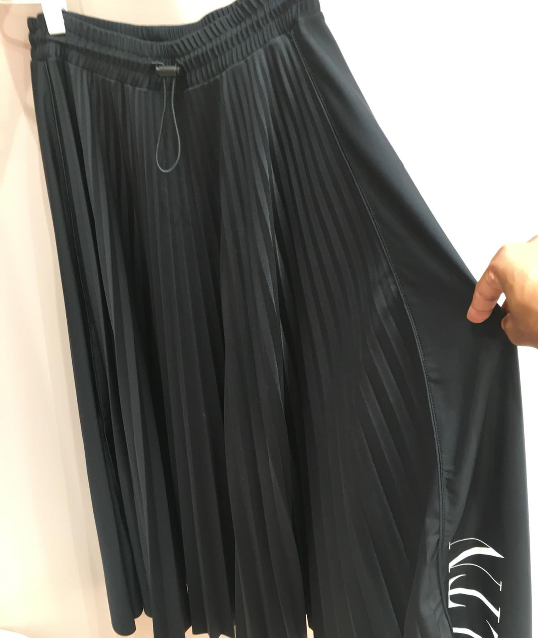 VALENTINO Черная вискозная юбка миди, фото 2