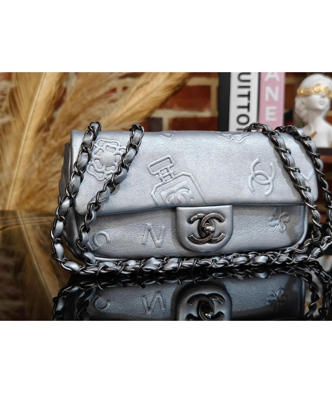 CHANEL Серебряная кожаная сумка с короткими ручками, фото 2