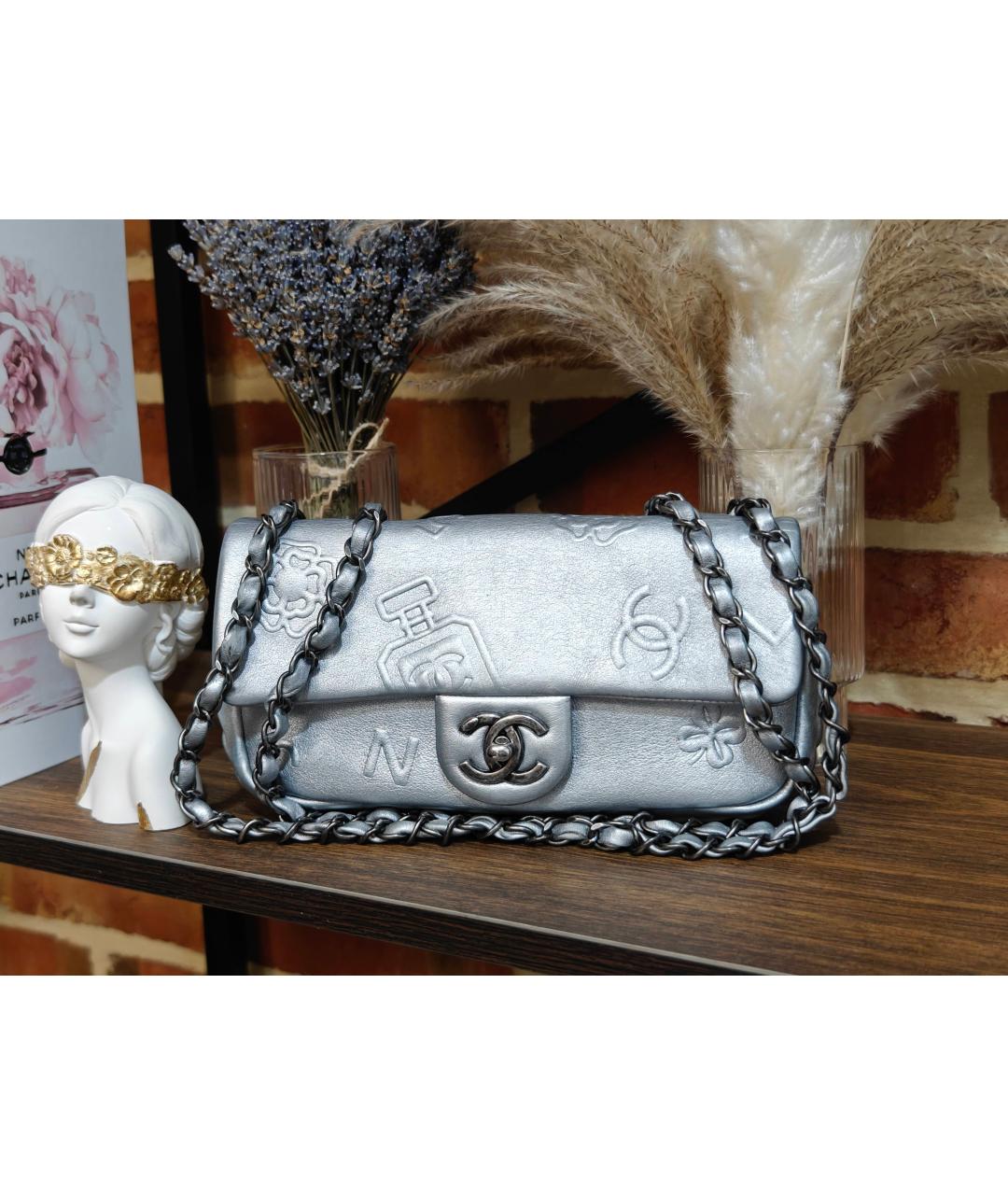 CHANEL Серебряная кожаная сумка с короткими ручками, фото 8