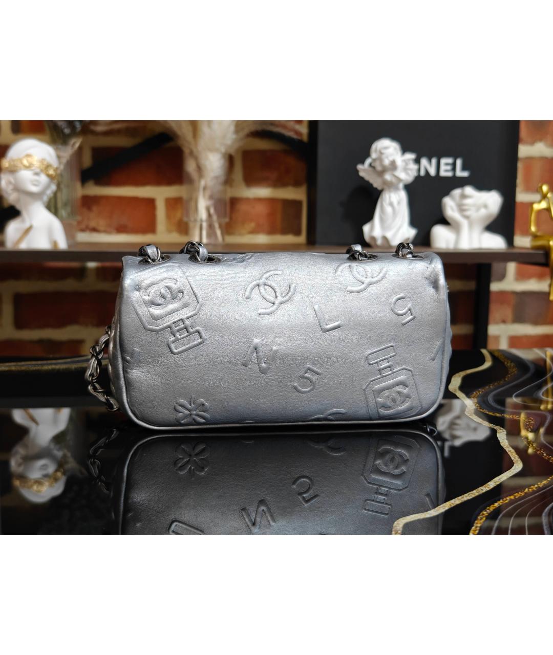 CHANEL Серебряная кожаная сумка с короткими ручками, фото 3