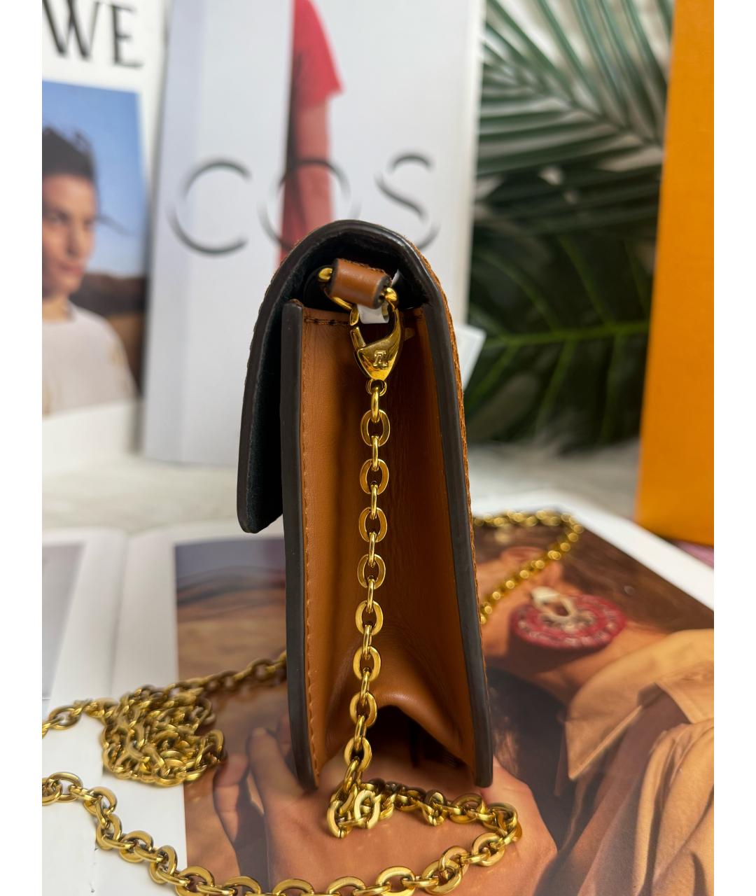 LOUIS VUITTON Коричневая кожаная сумка с короткими ручками, фото 2