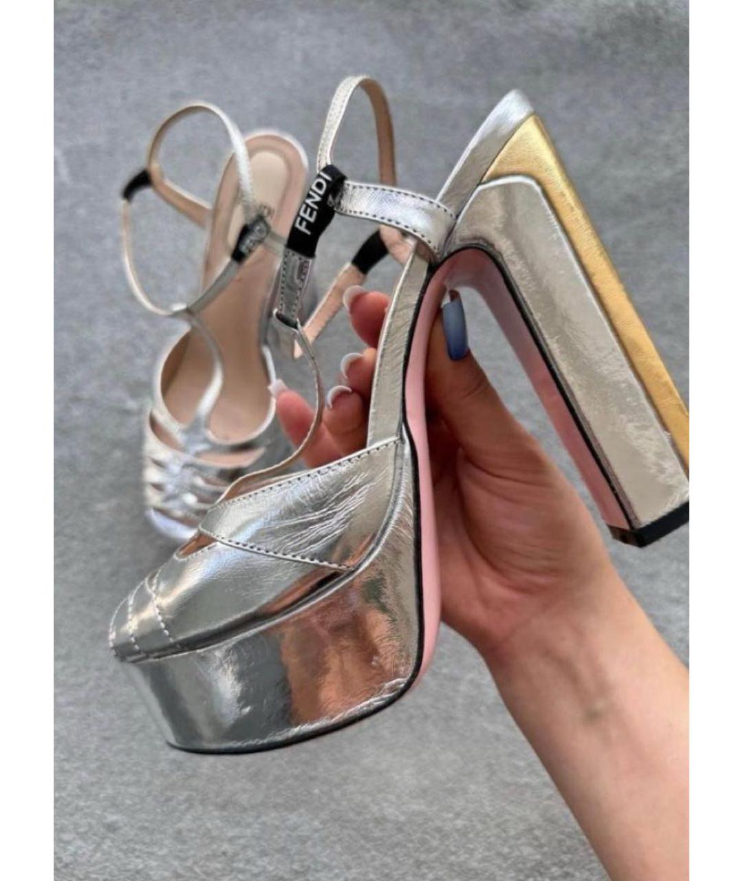 FENDI Серебряные босоножки из искусственной кожи, фото 5
