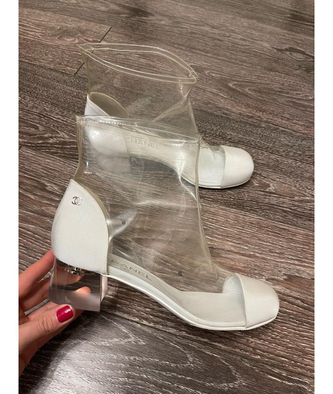 CHANEL Белые резиновые ботильоны, фото 3