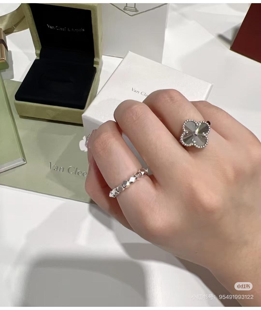 VAN CLEEF & ARPELS Серебряное кольцо из белого золота, фото 6