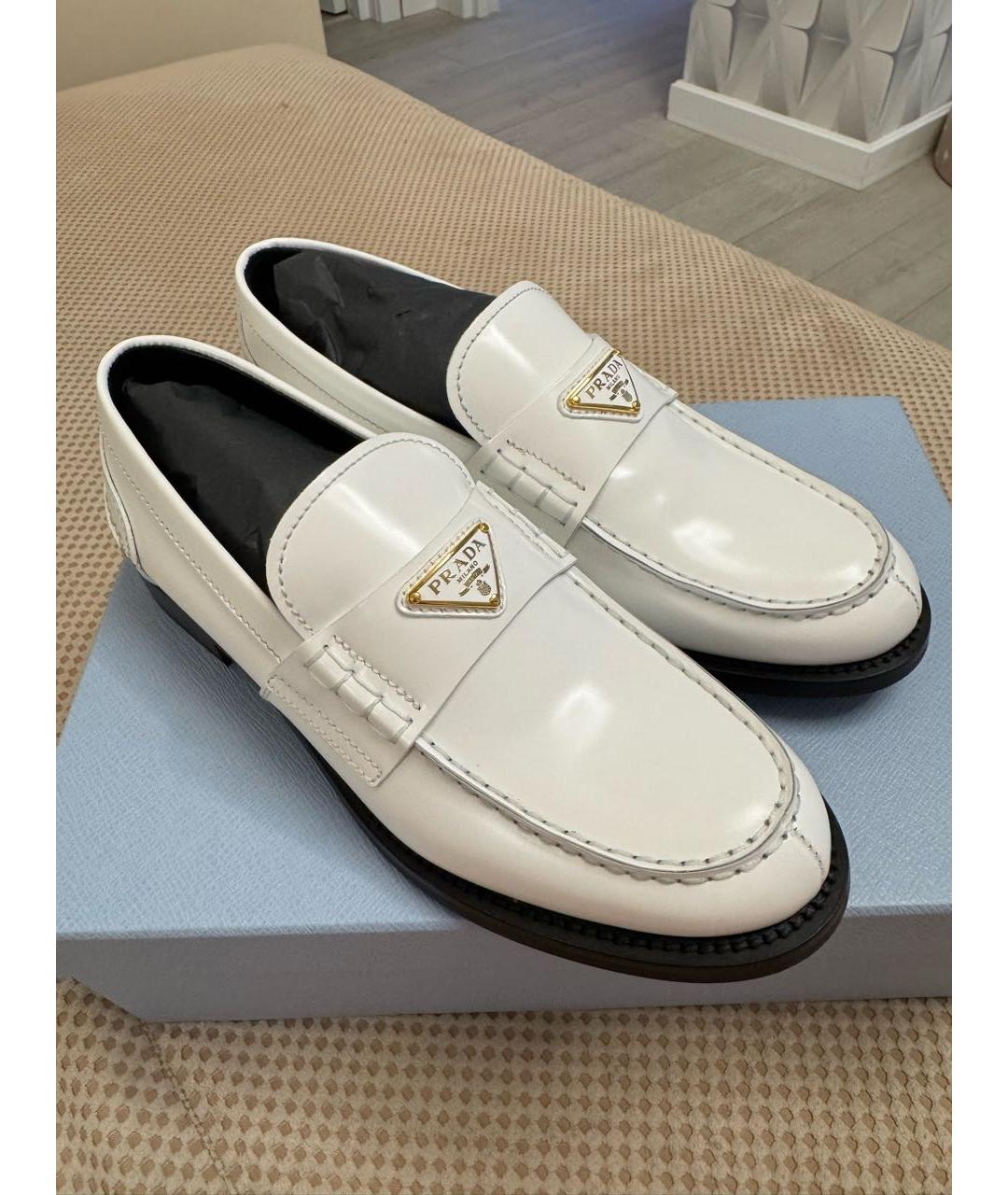 PRADA Белые кожаные лоферы, фото 2