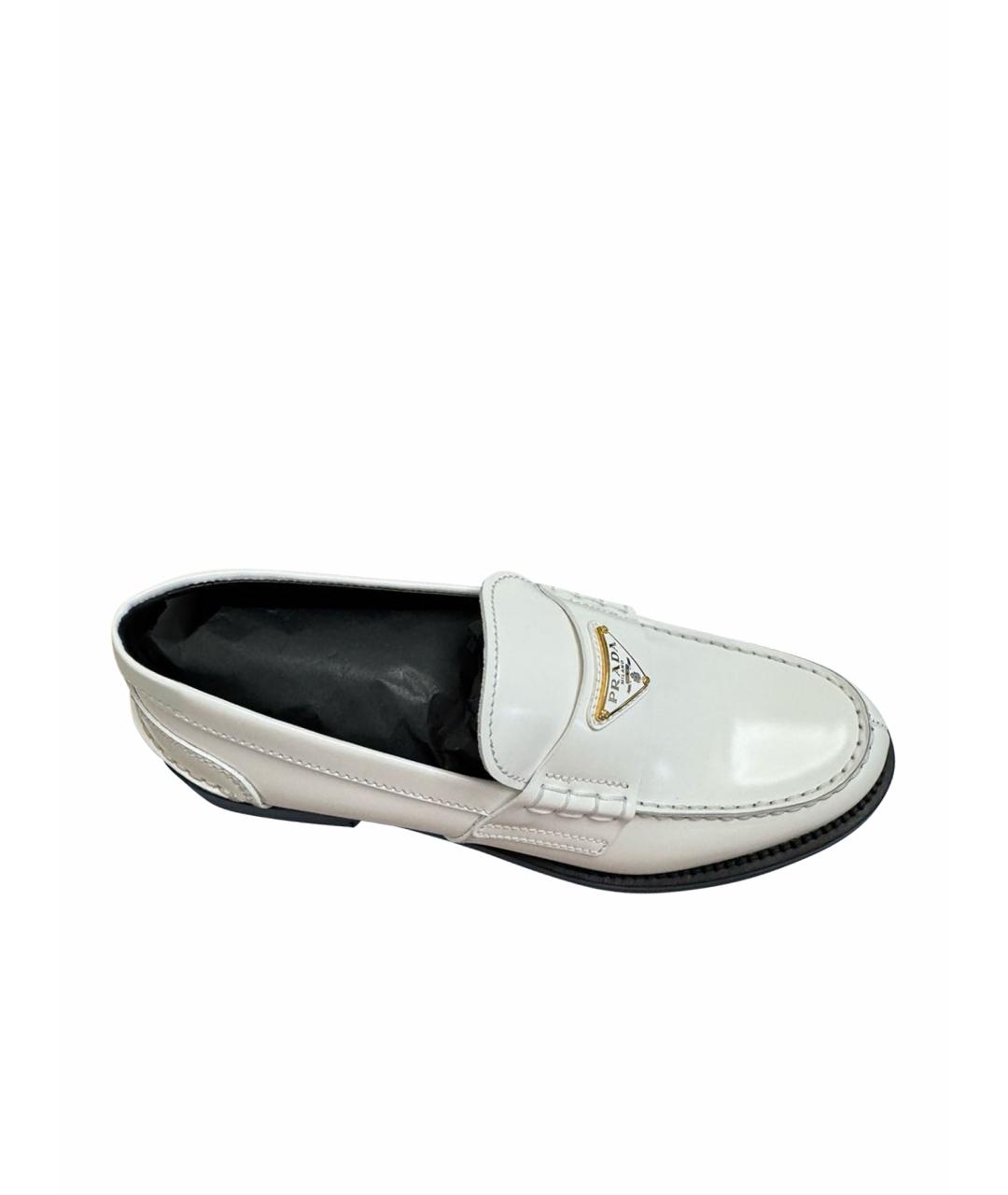 PRADA Белые кожаные лоферы, фото 1