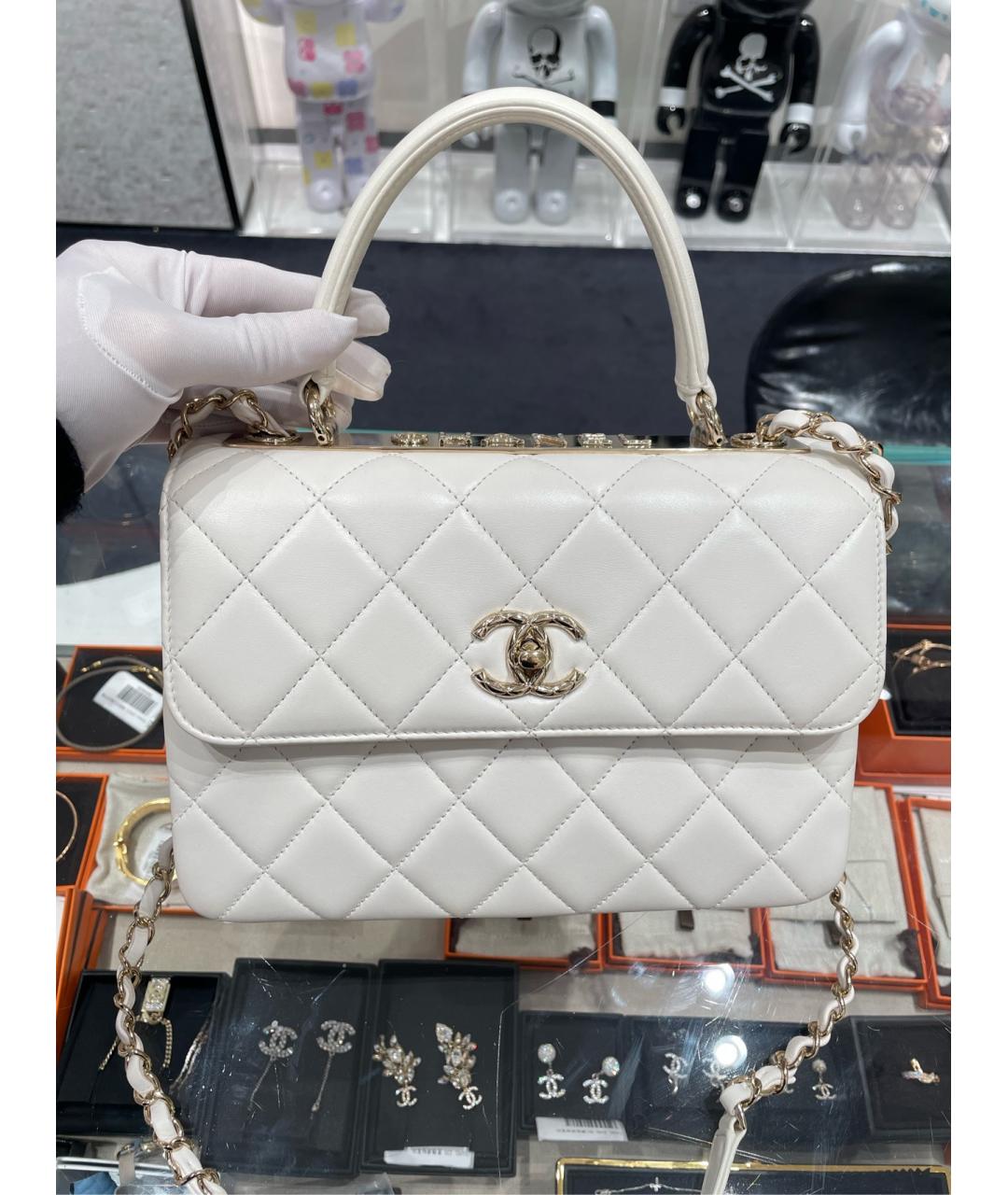 CHANEL Белая кожаная сумка с короткими ручками, фото 5