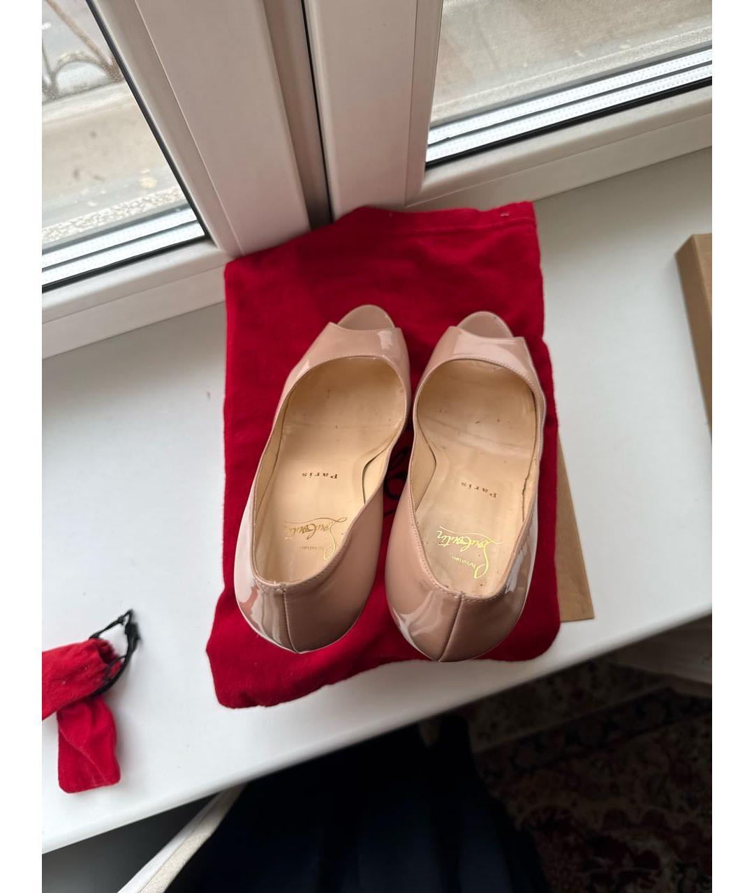 CHRISTIAN LOUBOUTIN Бежевые туфли из лакированной кожи, фото 3
