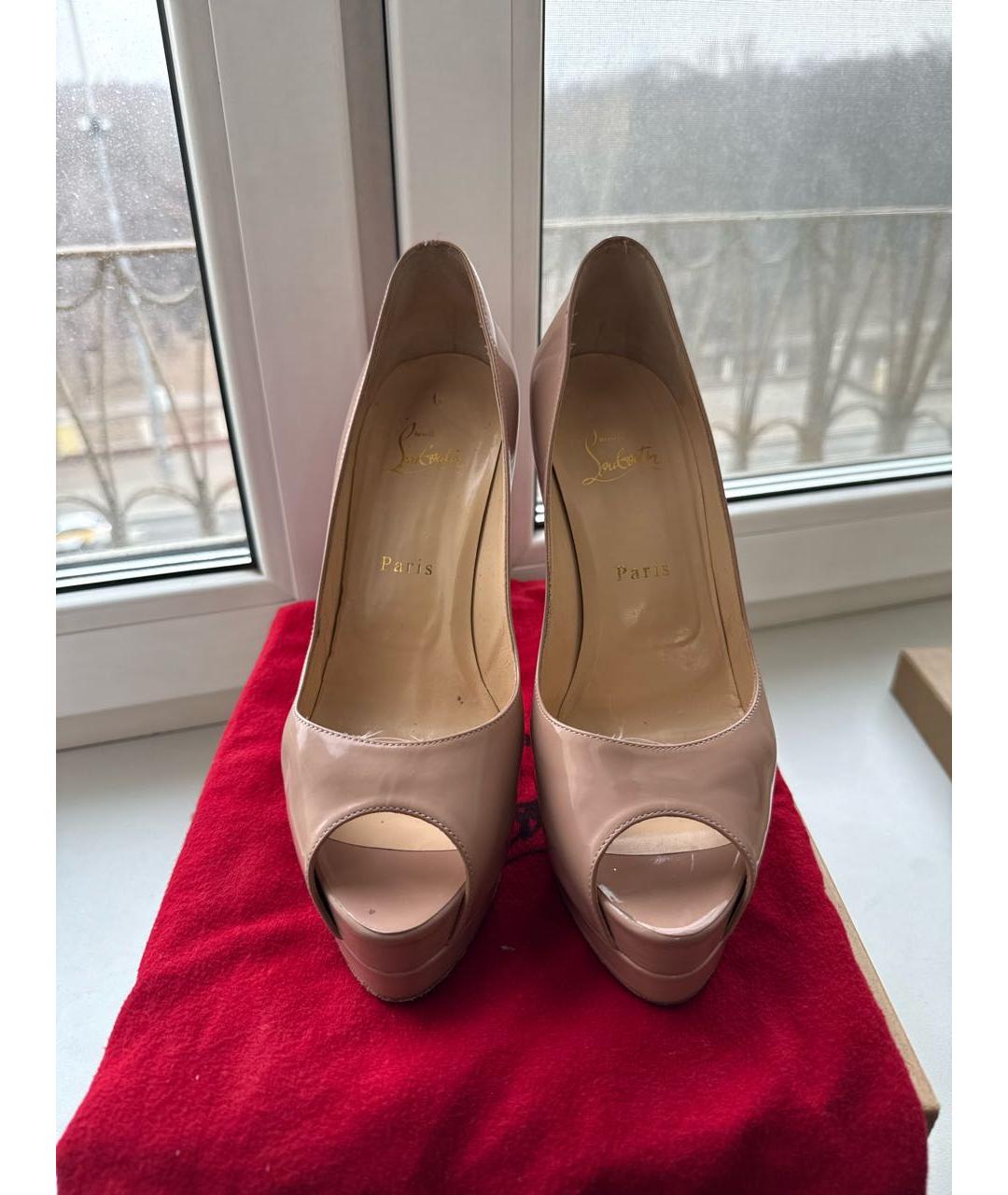CHRISTIAN LOUBOUTIN Бежевые туфли из лакированной кожи, фото 2