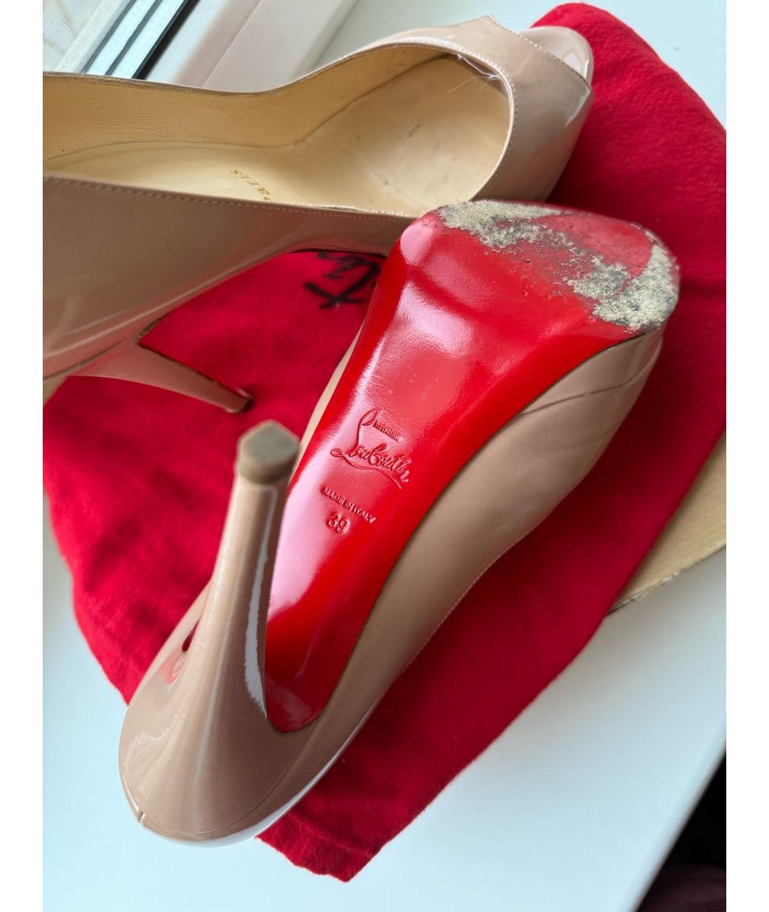 CHRISTIAN LOUBOUTIN Бежевые туфли из лакированной кожи, фото 7
