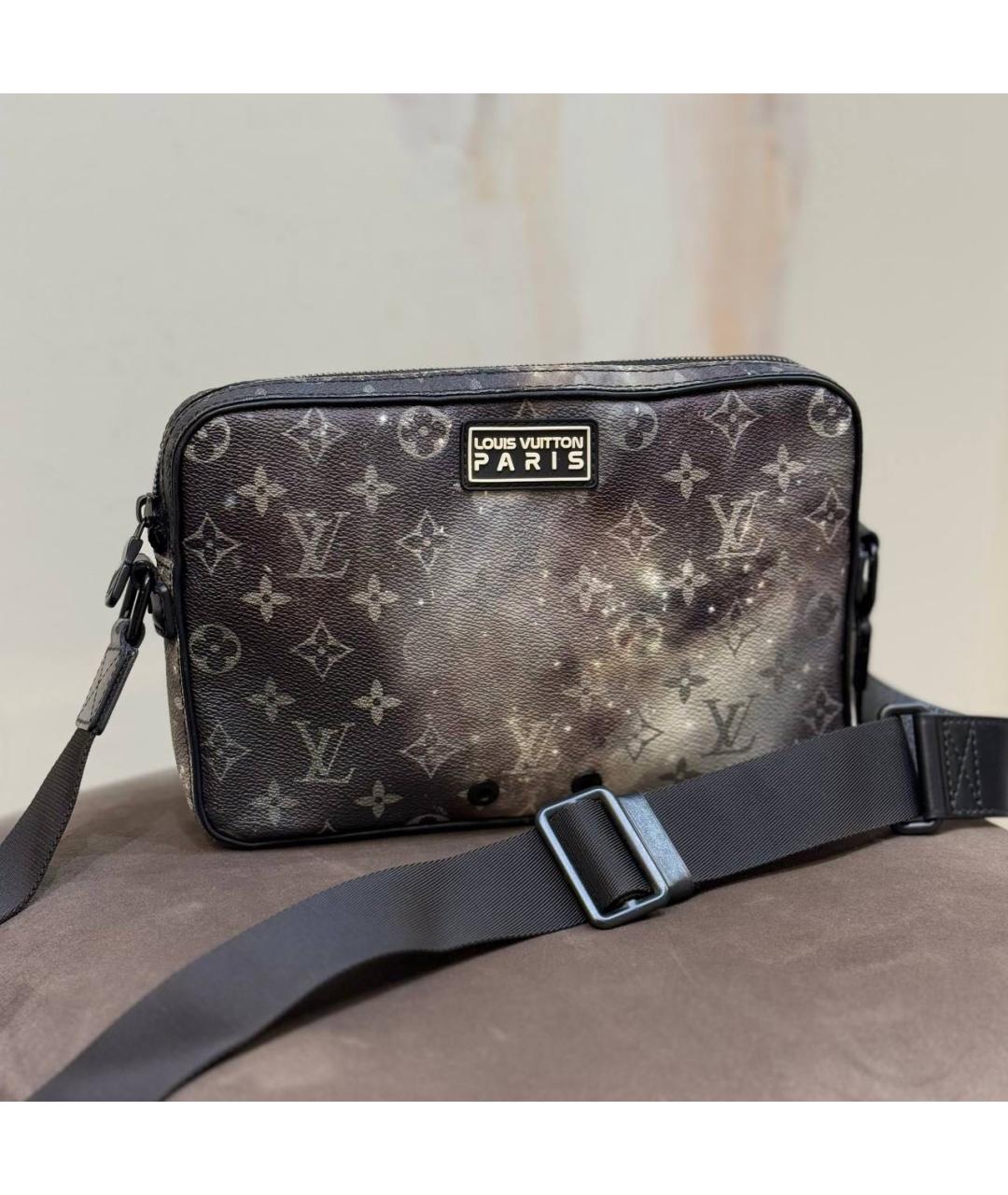 LOUIS VUITTON Черная кожаная сумка на плечо, фото 4