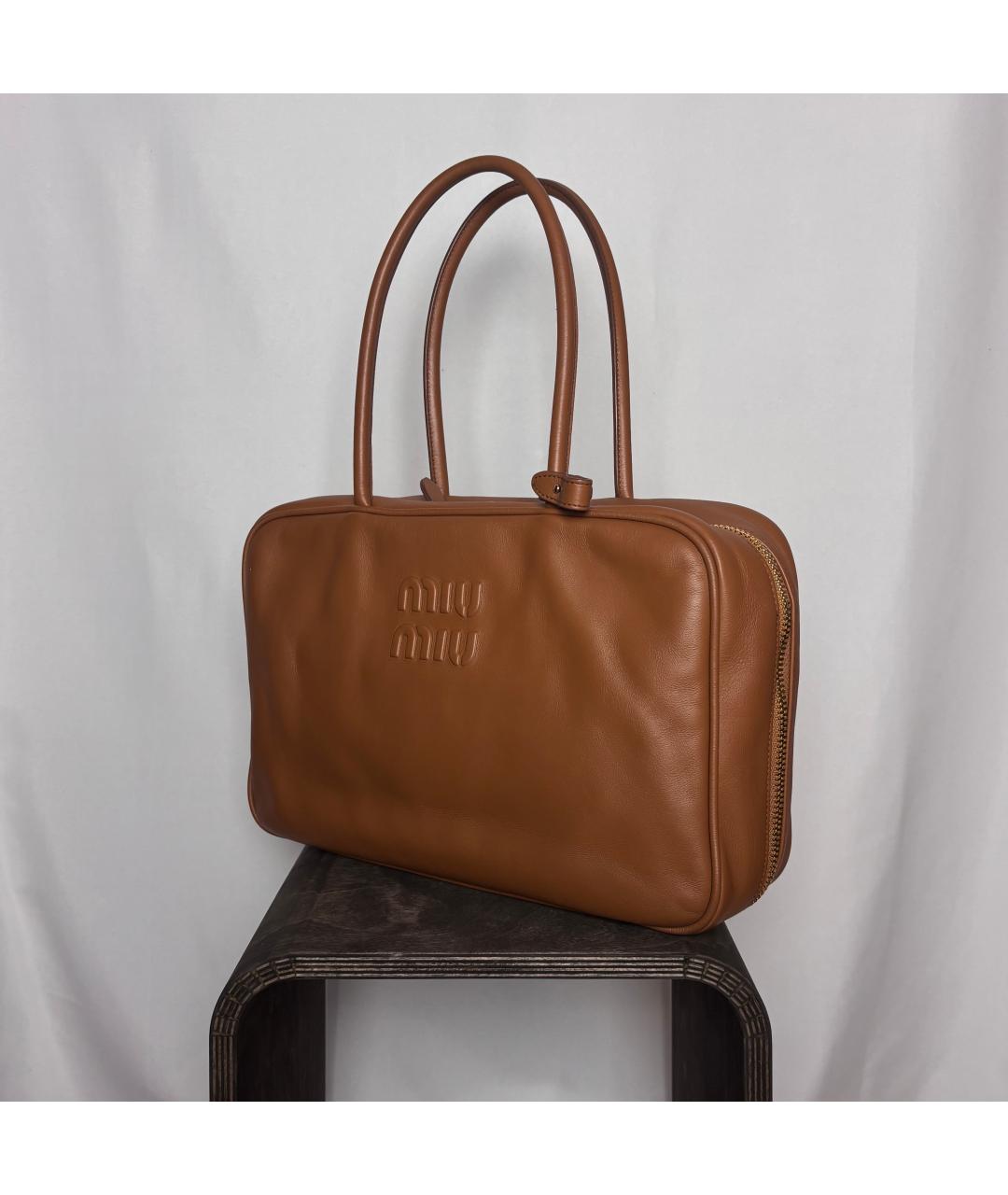 MIU MIU Коричневая кожаная сумка с короткими ручками, фото 2