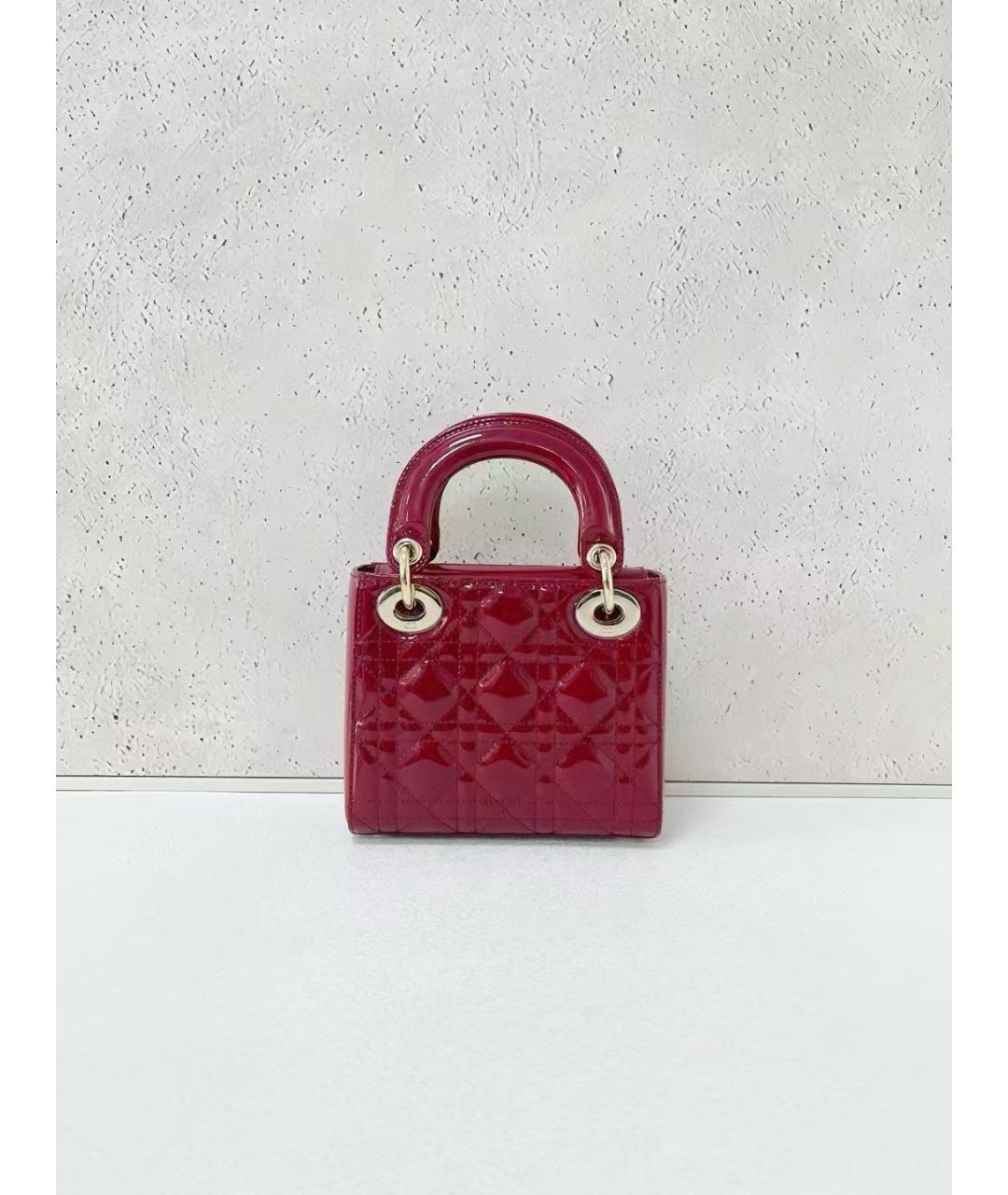 CHRISTIAN DIOR Красная сумка с короткими ручками из лакированной кожи, фото 2