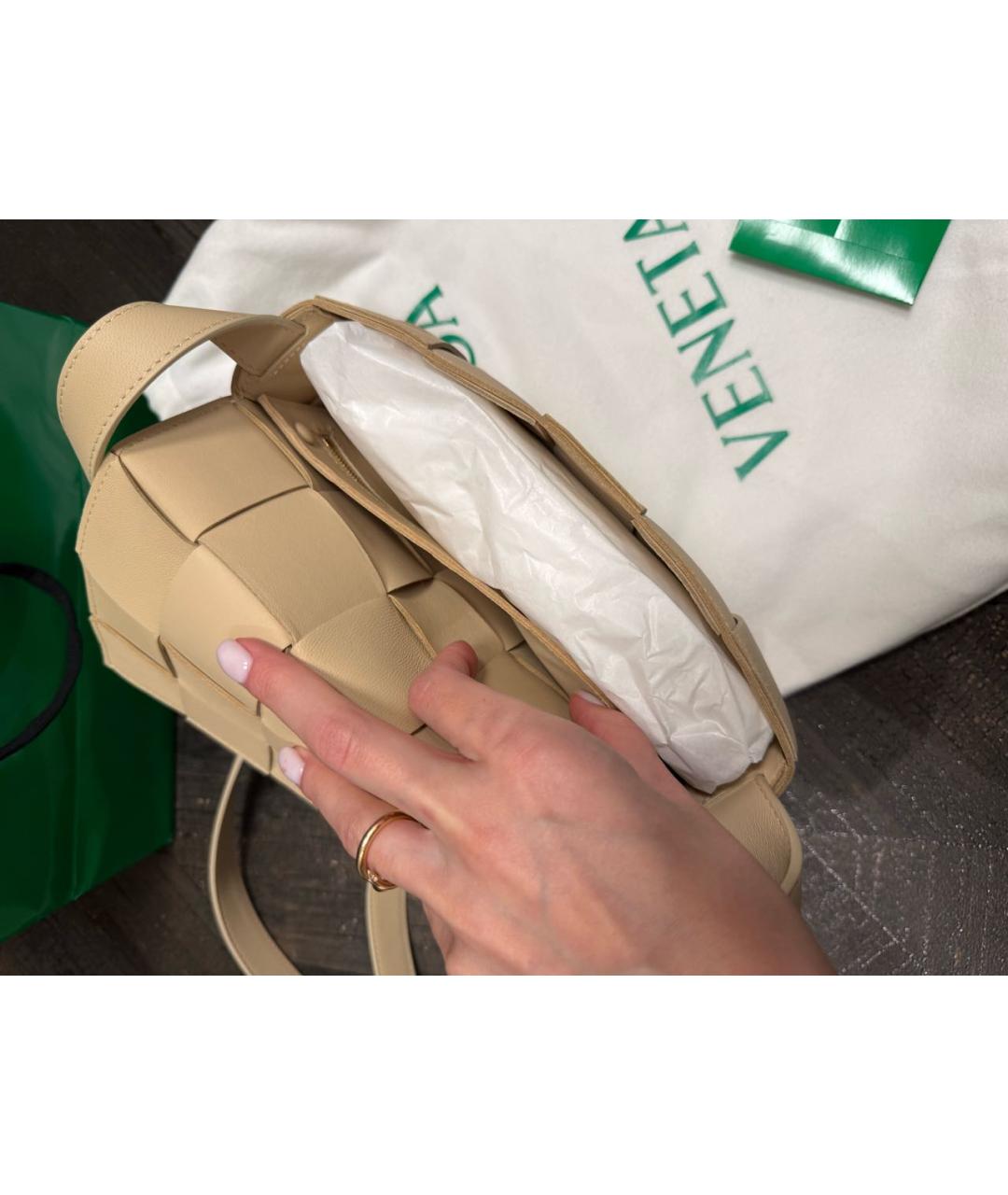 BOTTEGA VENETA Бежевая кожаная сумка через плечо, фото 3