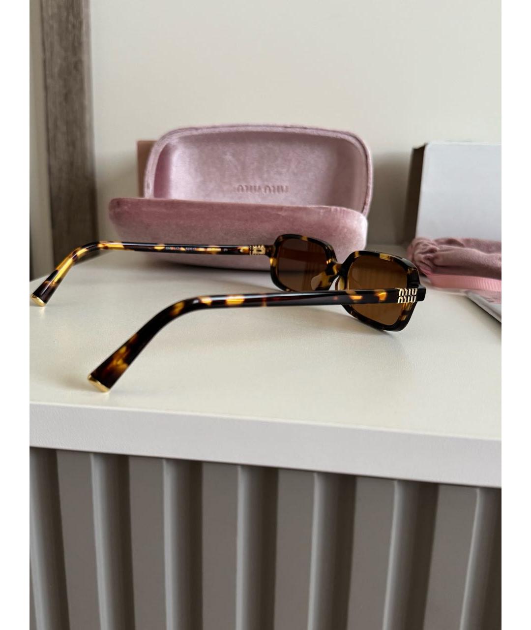MIU MIU Коричневые пластиковые солнцезащитные очки, фото 7