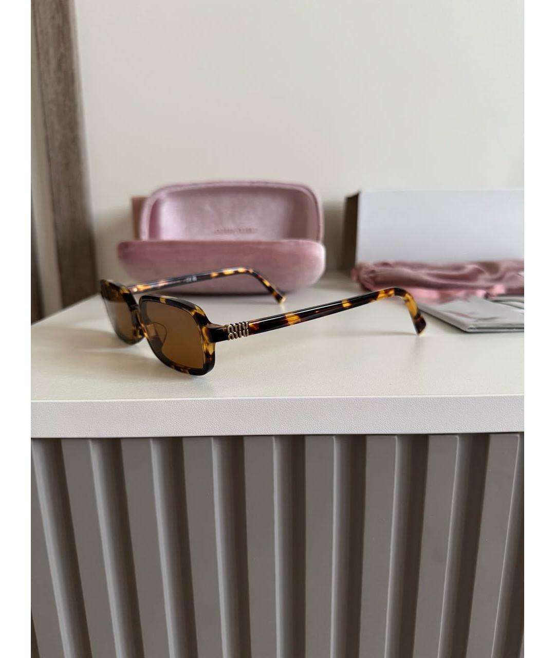 MIU MIU Коричневые пластиковые солнцезащитные очки, фото 5