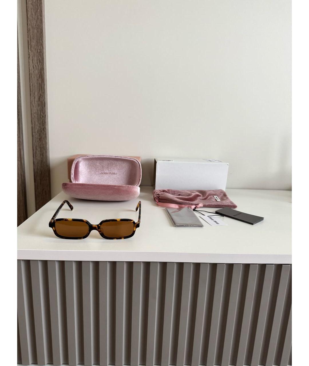 MIU MIU Коричневые пластиковые солнцезащитные очки, фото 3