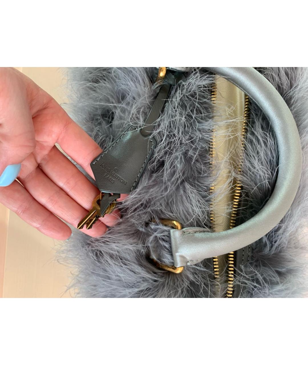 LOUIS VUITTON Серая меховая сумка с короткими ручками, фото 5