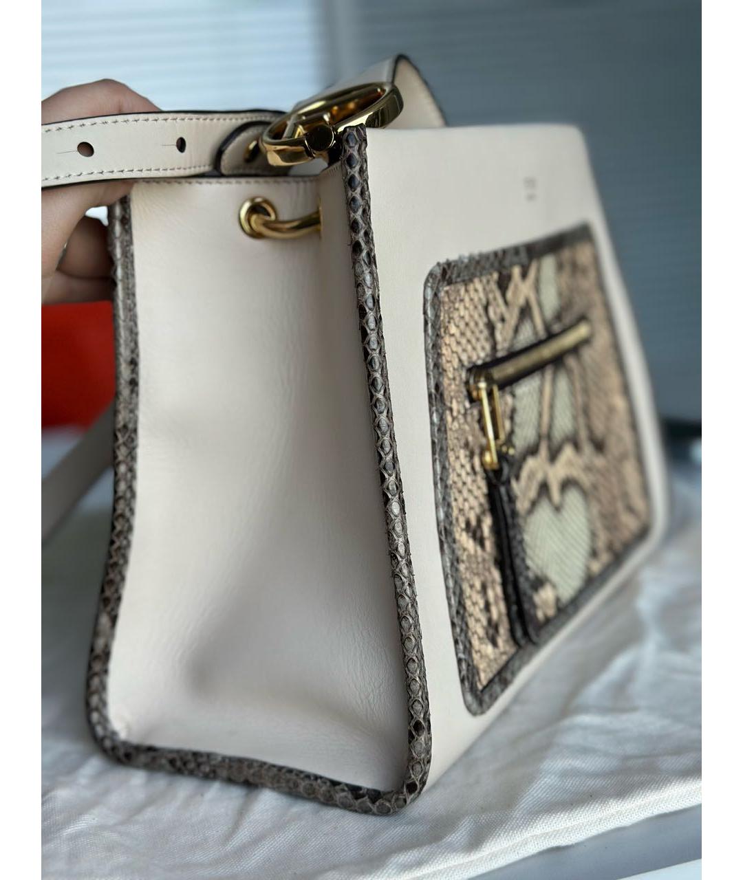 FENDI Бежевая кожаная сумка с короткими ручками, фото 2