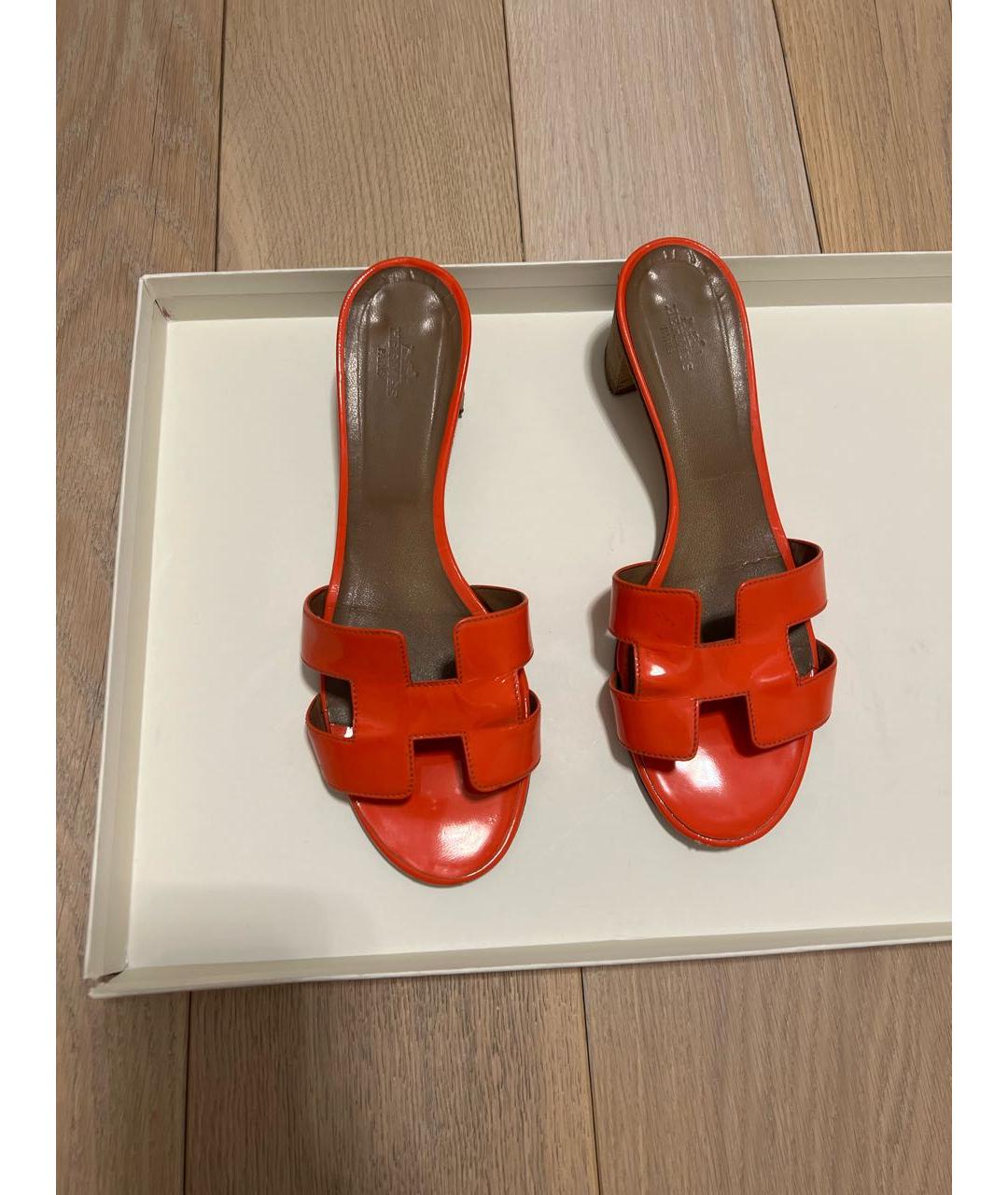 HERMES Коралловые шлепанцы из лакированной кожи, фото 7