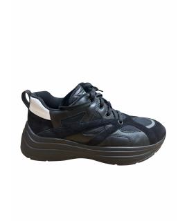 PRADA Низкие кроссовки / кеды