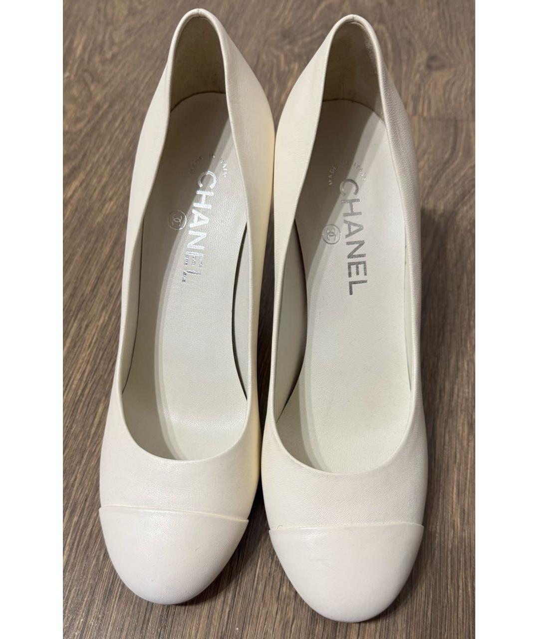 CHANEL Белые кожаные туфли, фото 2