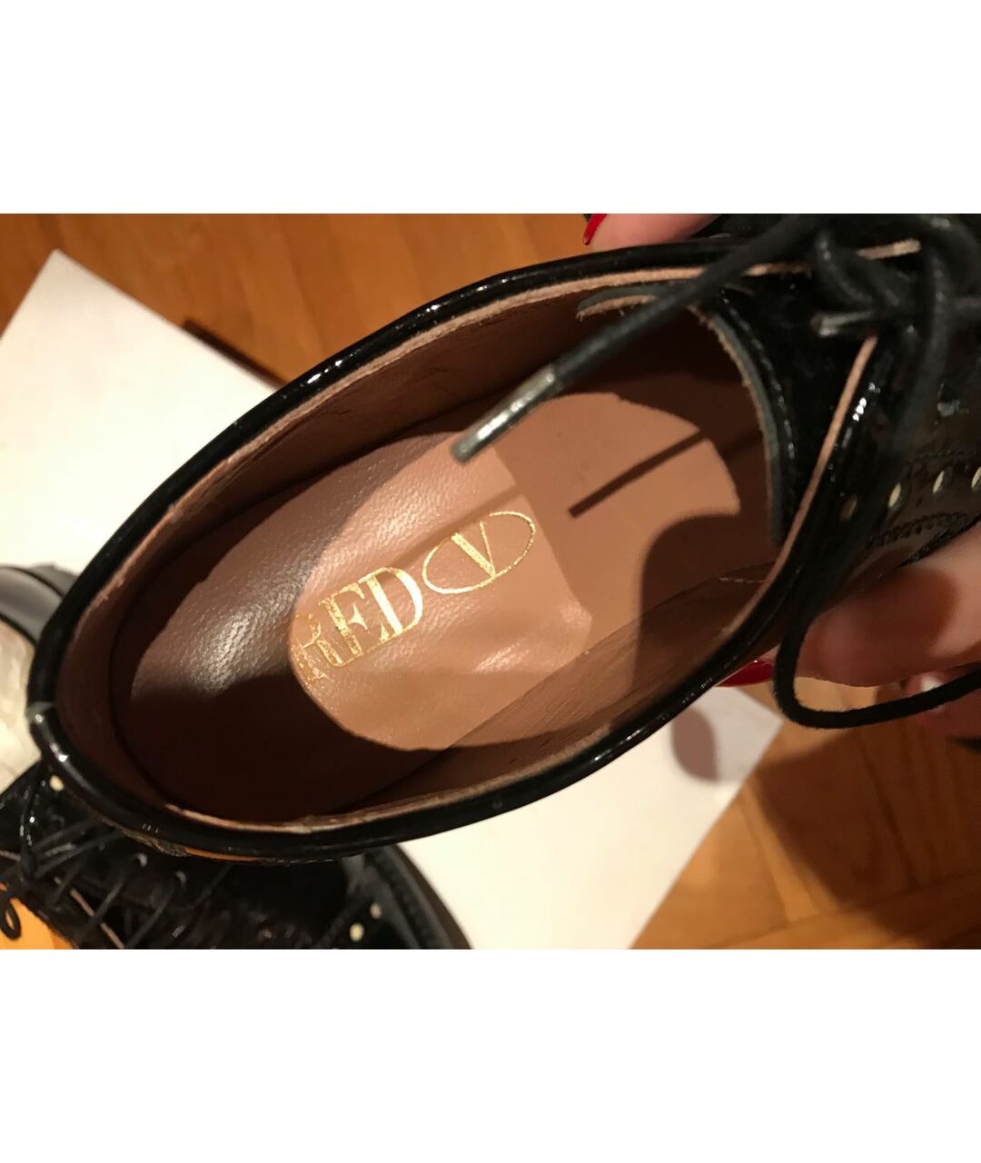 RED VALENTINO Черные брогги и оксфорды из лакированной кожи, фото 5