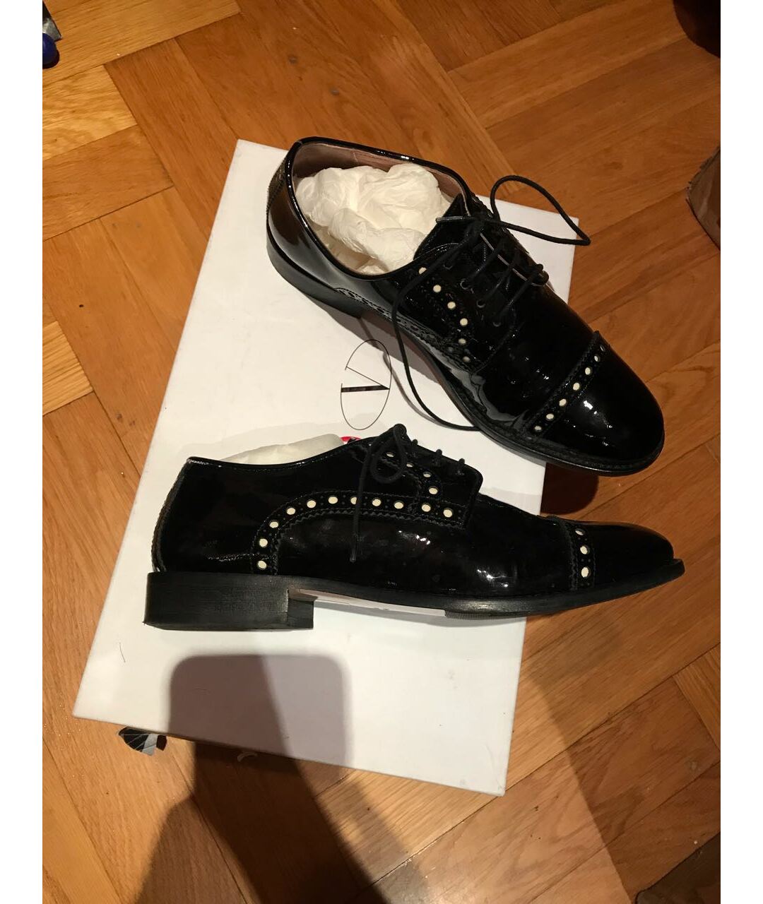 RED VALENTINO Черные брогги и оксфорды из лакированной кожи, фото 6