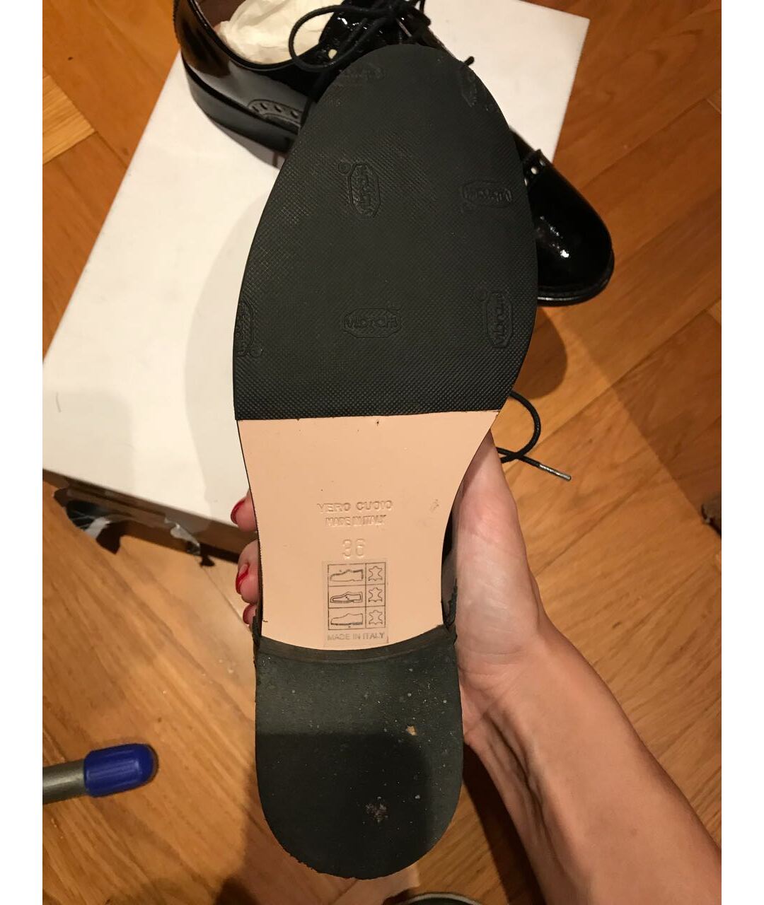 RED VALENTINO Черные брогги и оксфорды из лакированной кожи, фото 4