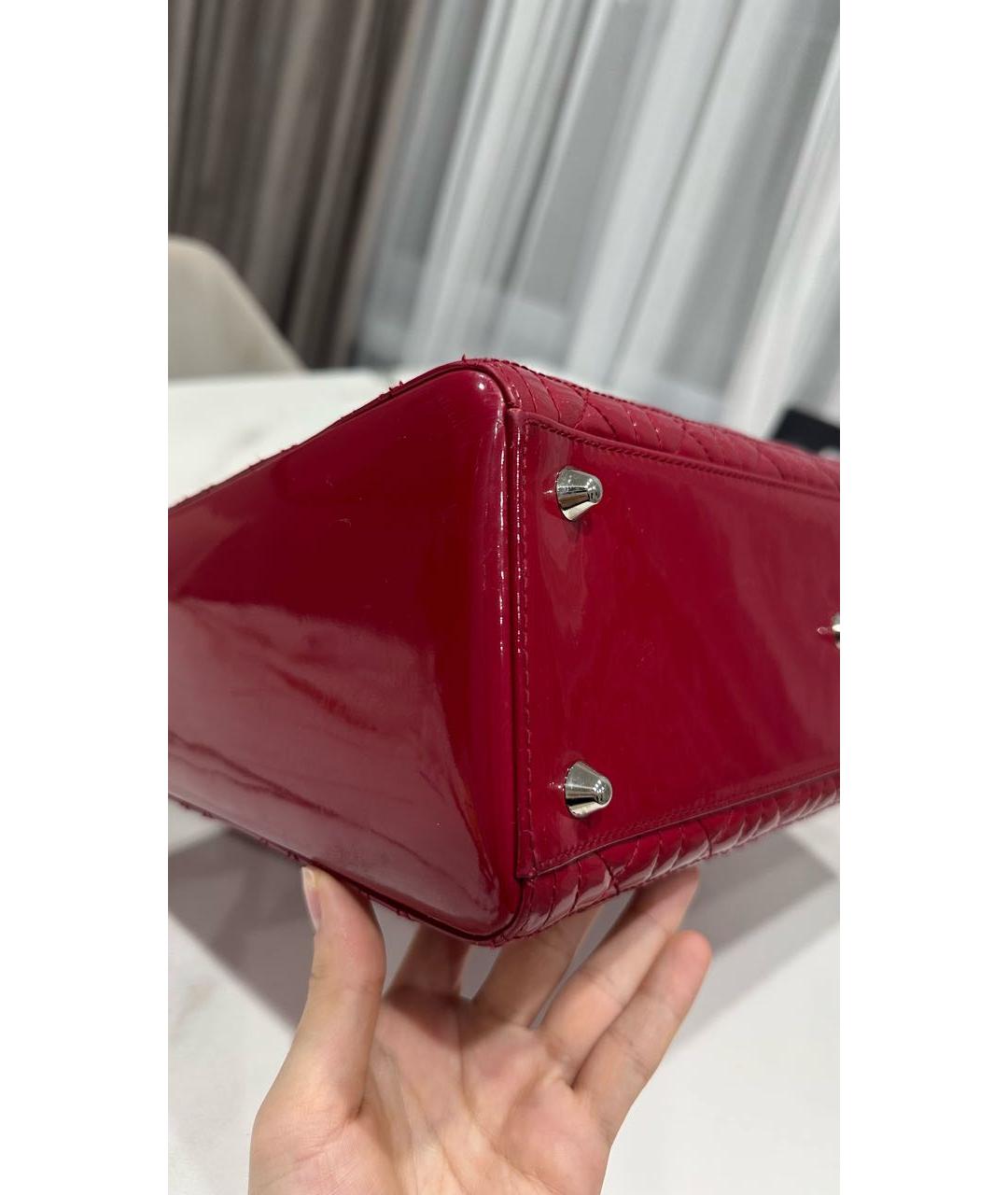 CHRISTIAN DIOR Бордовая сумка с короткими ручками из лакированной кожи, фото 3