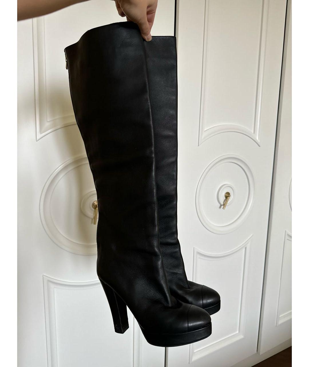 CHANEL Черные кожаные сапоги, фото 2