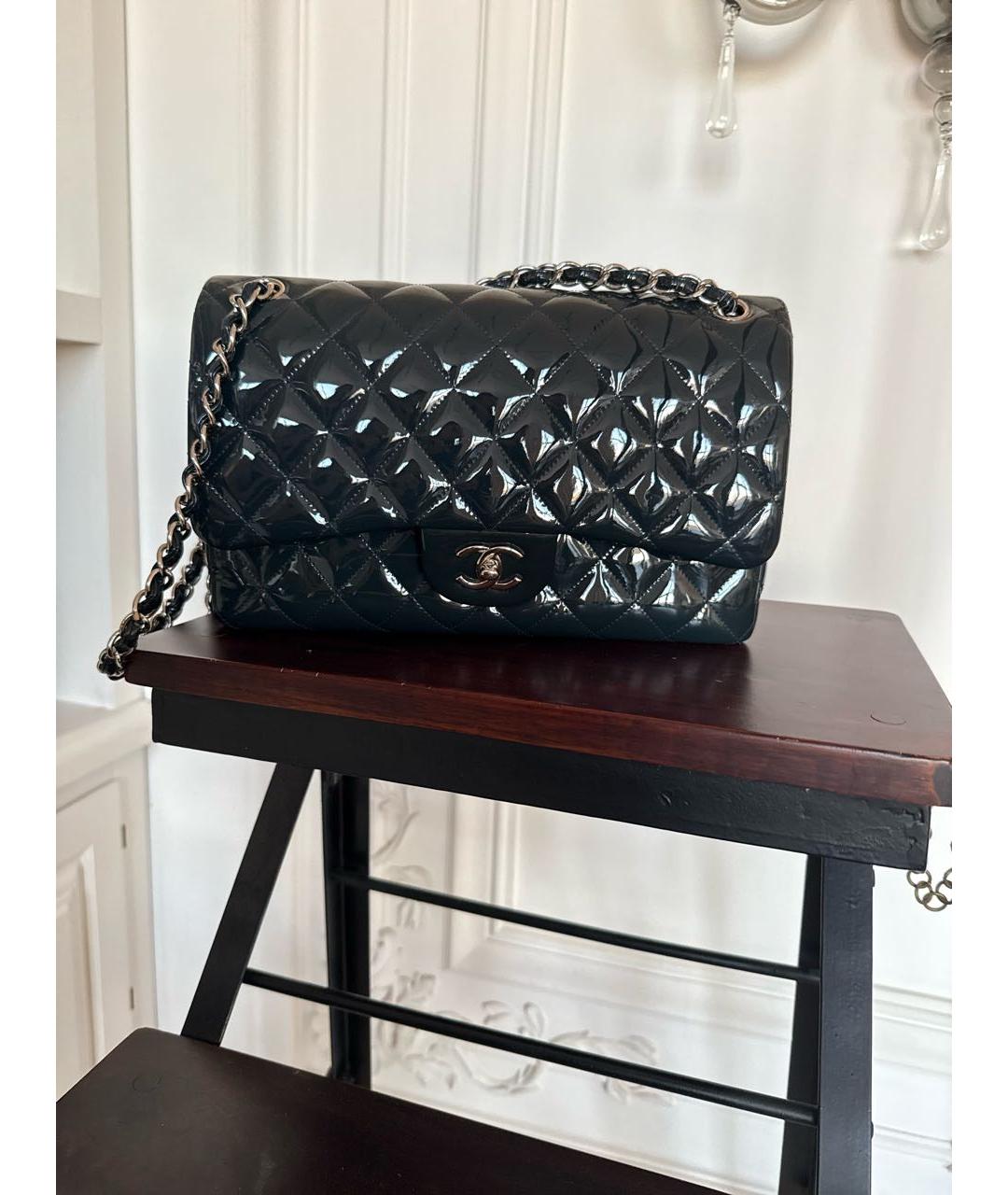 CHANEL Темно-синяя сумка через плечо из лакированной кожи, фото 4