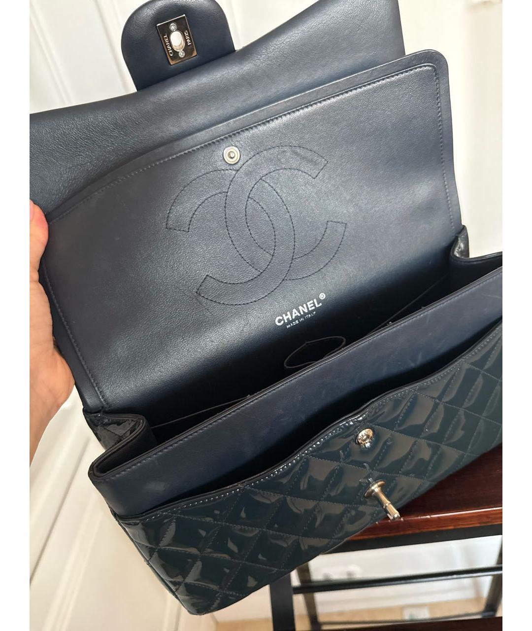 CHANEL Темно-синяя сумка через плечо из лакированной кожи, фото 3
