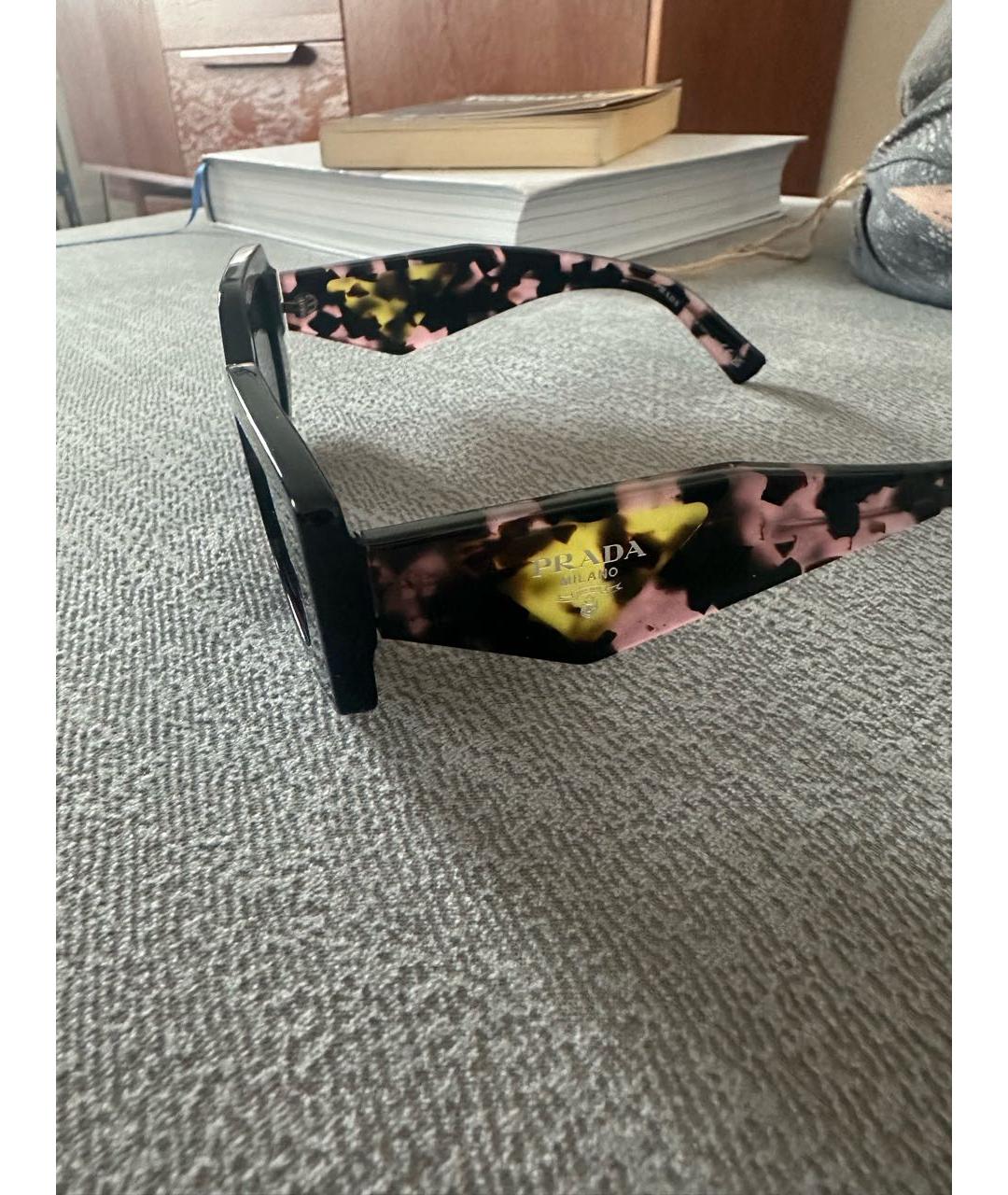 PRADA Черные пластиковые солнцезащитные очки, фото 2