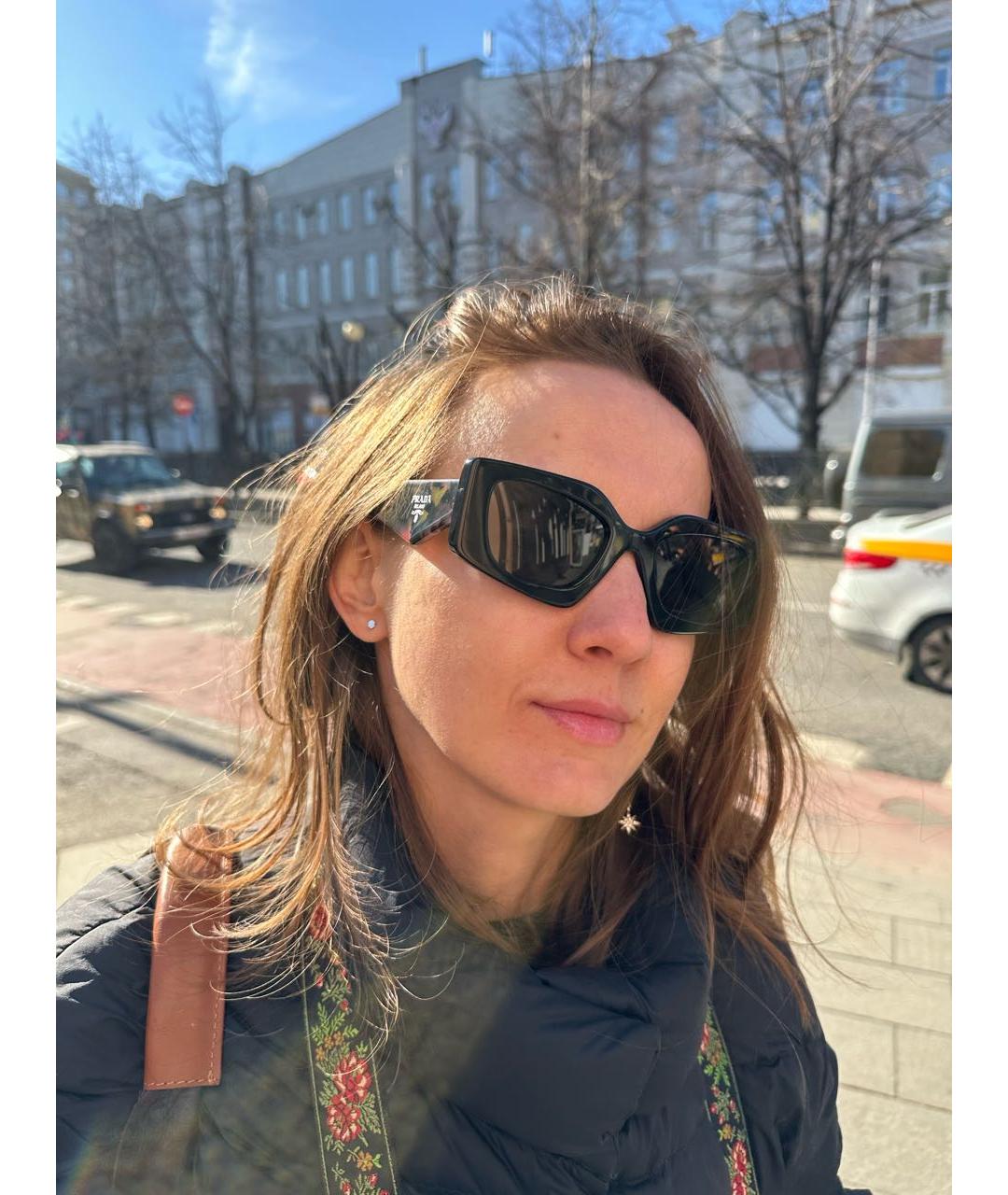 PRADA Черные пластиковые солнцезащитные очки, фото 4