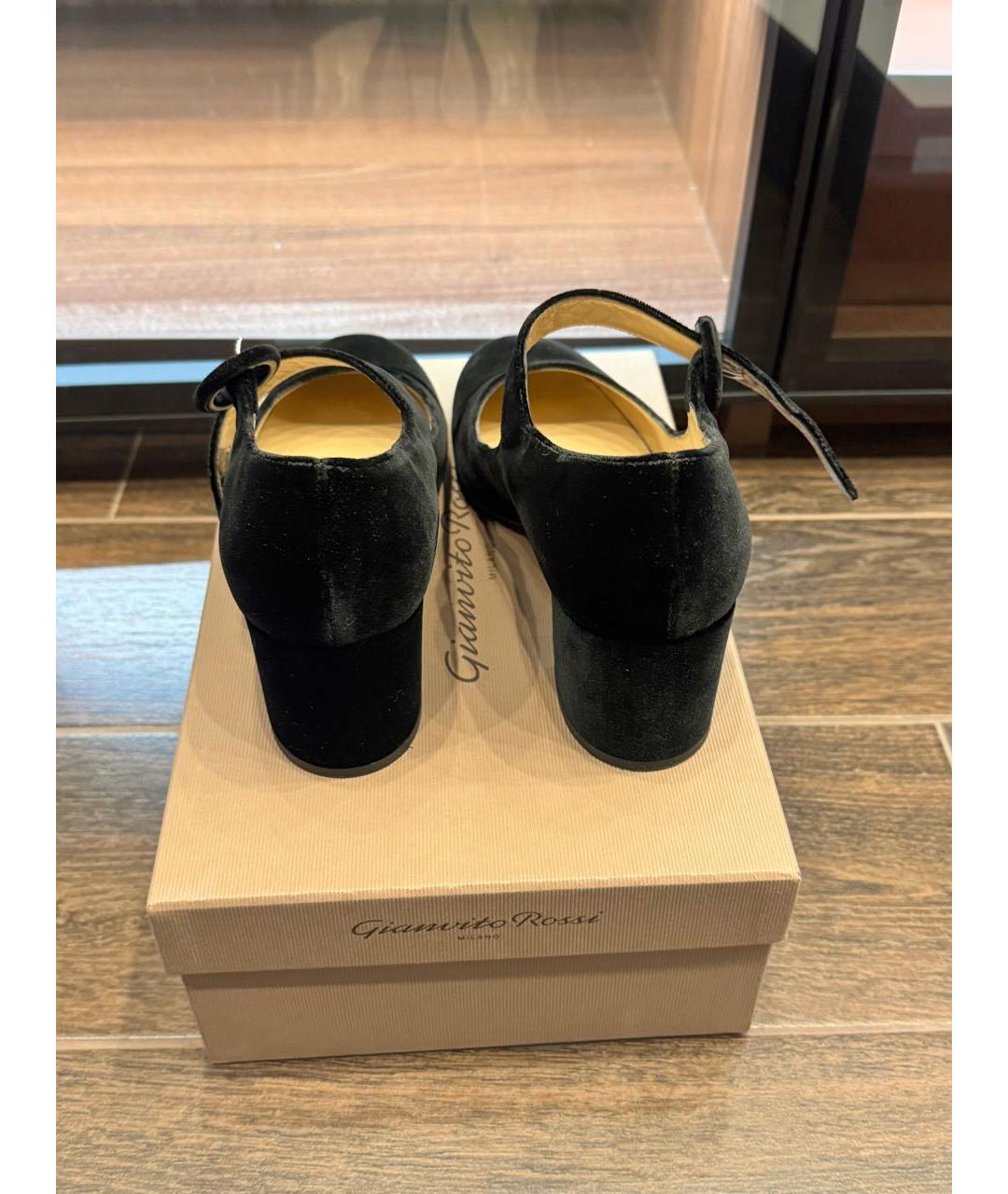 GIANVITO ROSSI Черные бархатные туфли, фото 3