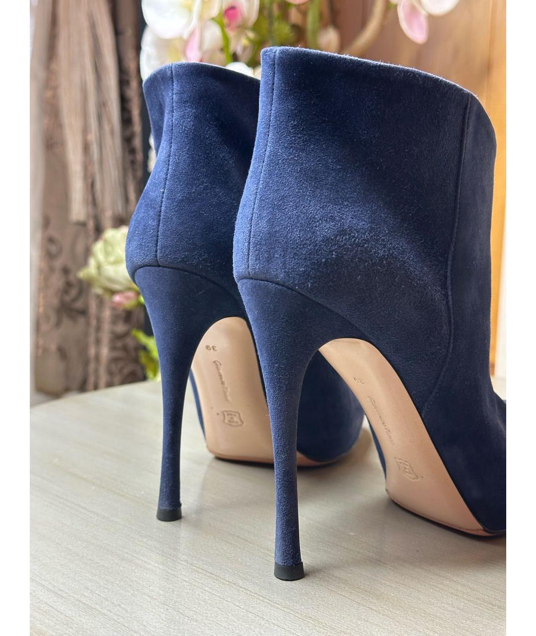 GIANVITO ROSSI Темно-синие замшевые ботильоны, фото 8