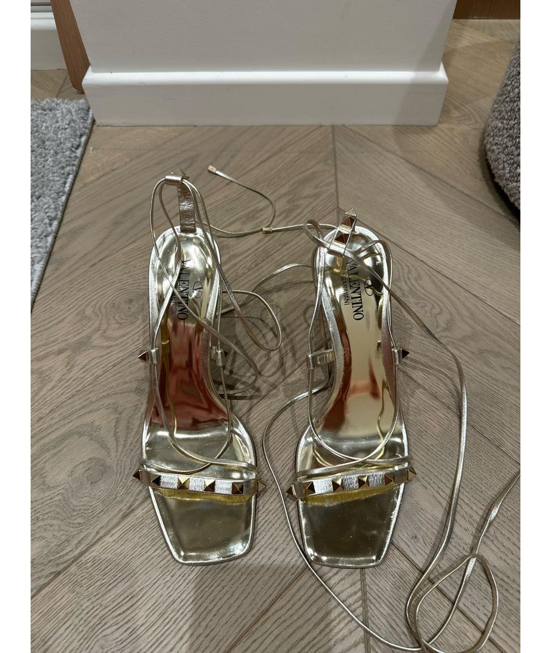 VALENTINO Золотые босоножки, фото 2
