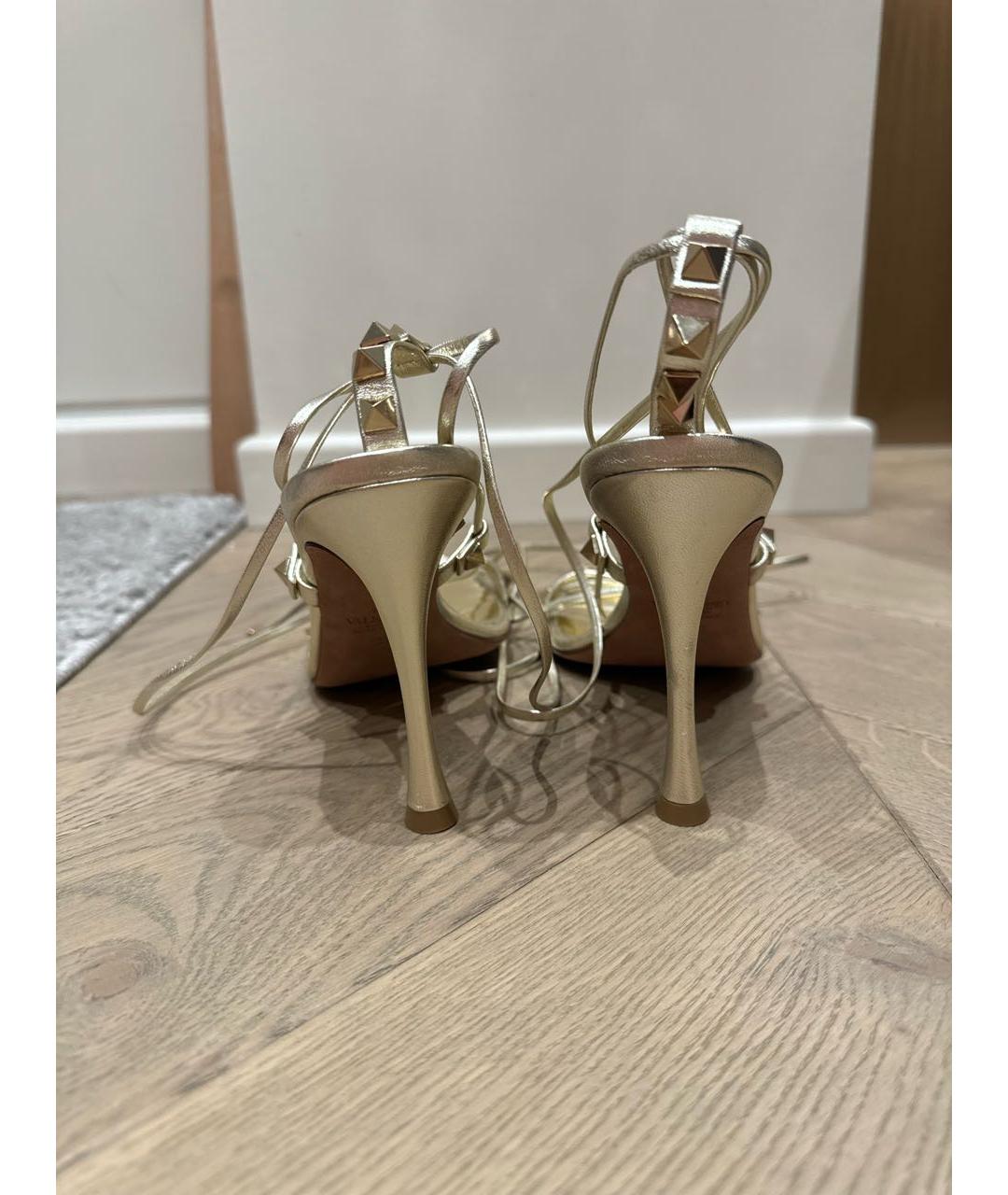 VALENTINO Золотые босоножки, фото 4