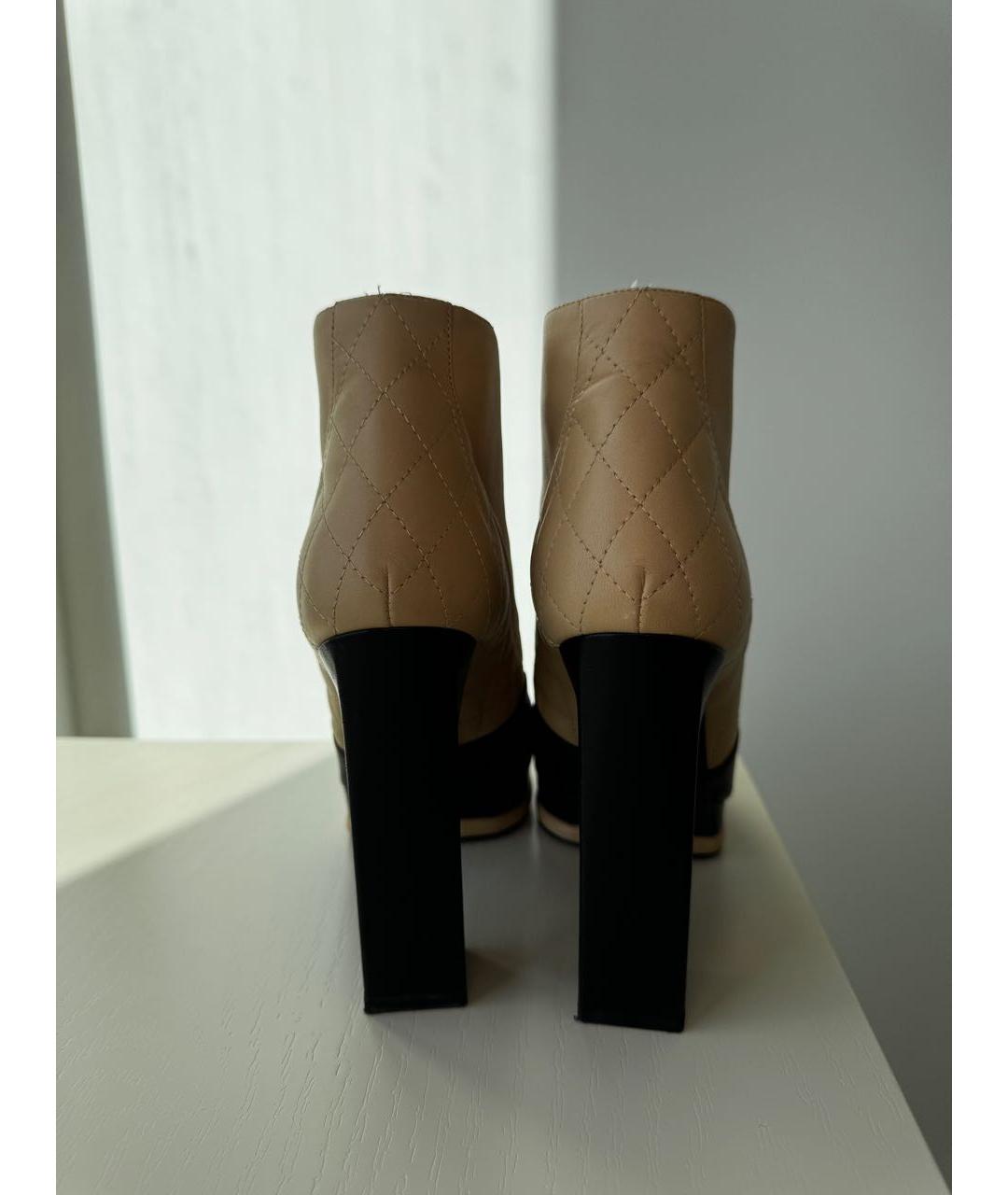 CHANEL Бежевые кожаные ботильоны, фото 4