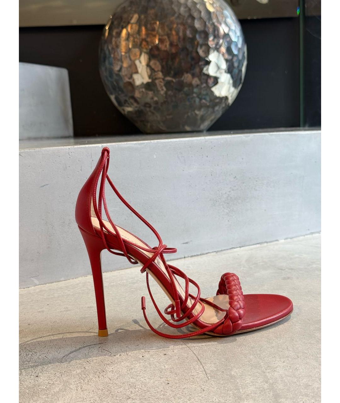 GIANVITO ROSSI Красные кожаные босоножки, фото 7