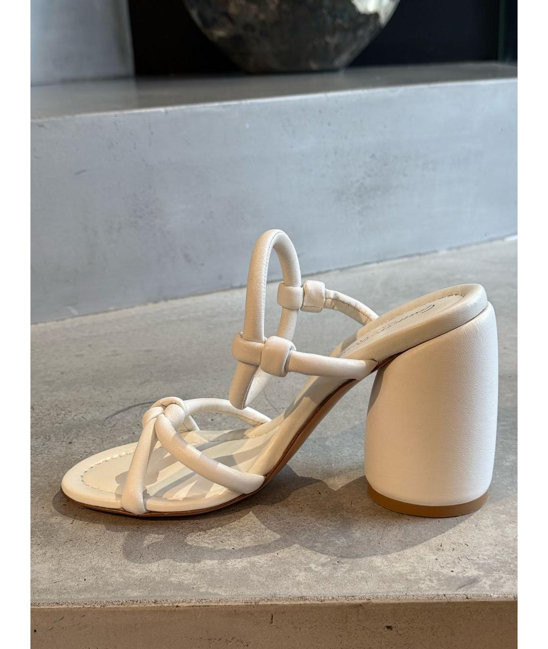 GIANVITO ROSSI Белые кожаные босоножки, фото 5