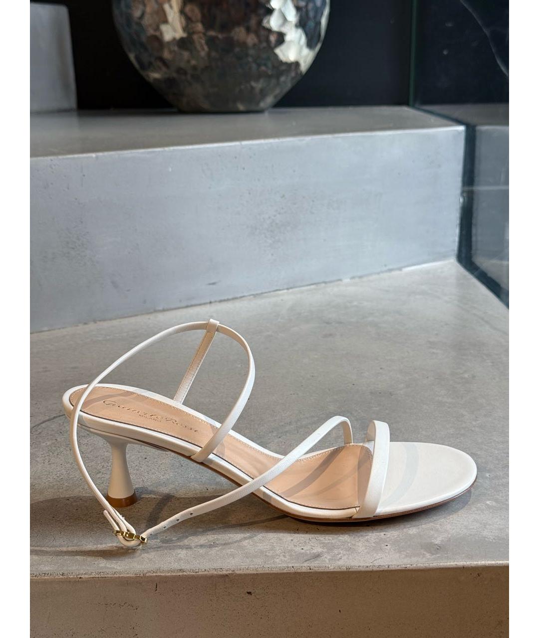 GIANVITO ROSSI Белые кожаные босоножки, фото 7