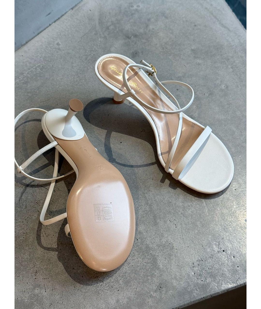 GIANVITO ROSSI Белые кожаные босоножки, фото 4