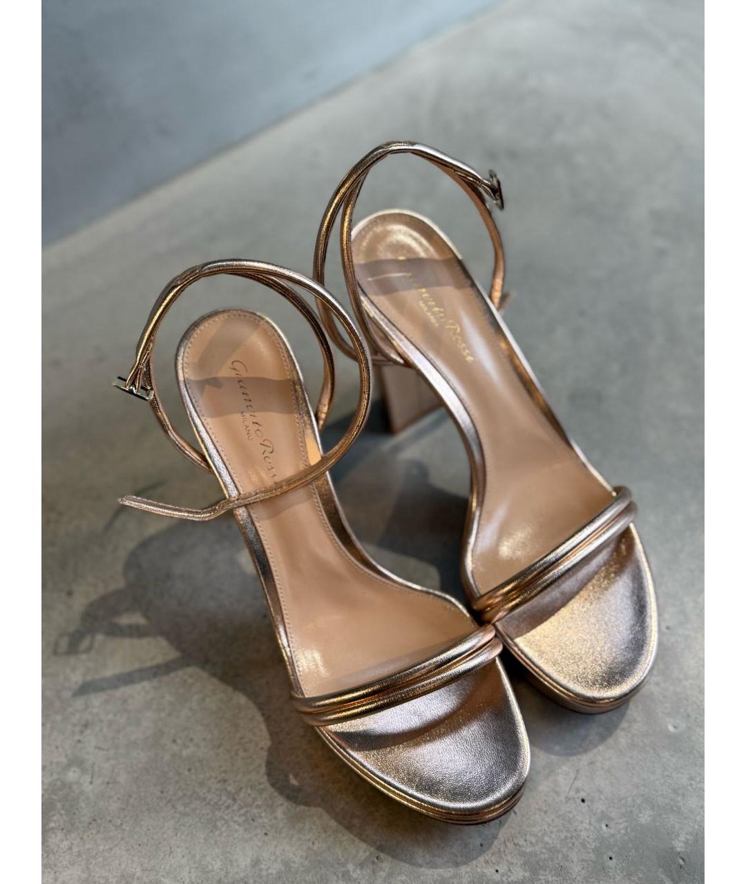 GIANVITO ROSSI Золотые кожаные босоножки, фото 3