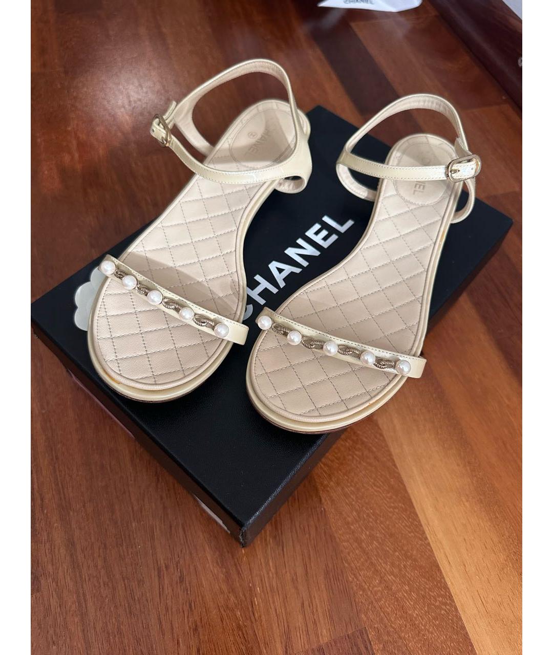 CHANEL Бежевые кожаные босоножки, фото 5