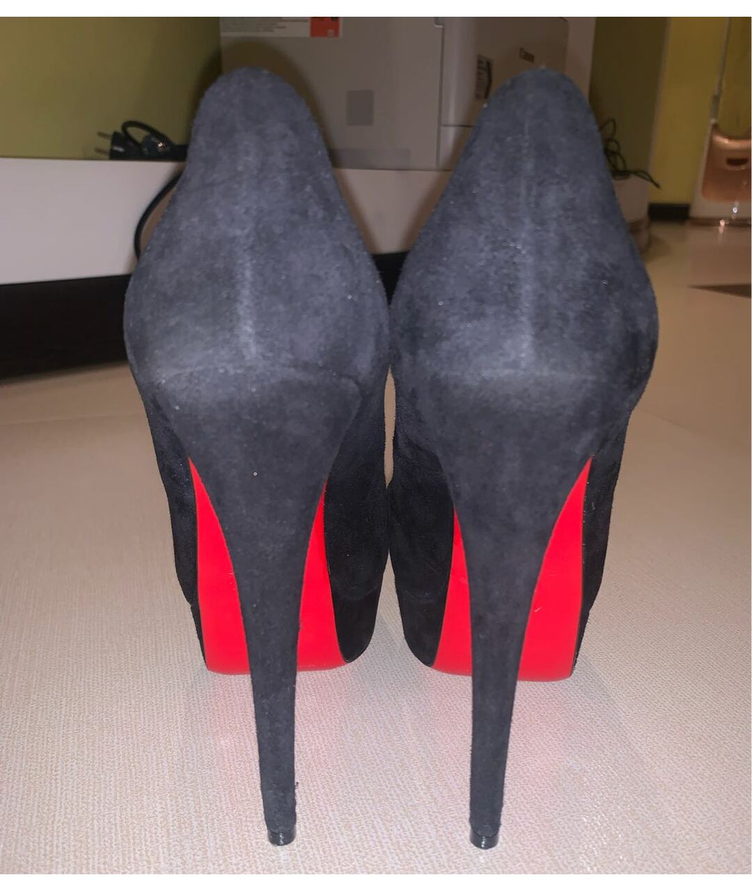 CHRISTIAN LOUBOUTIN Черные замшевые туфли, фото 4