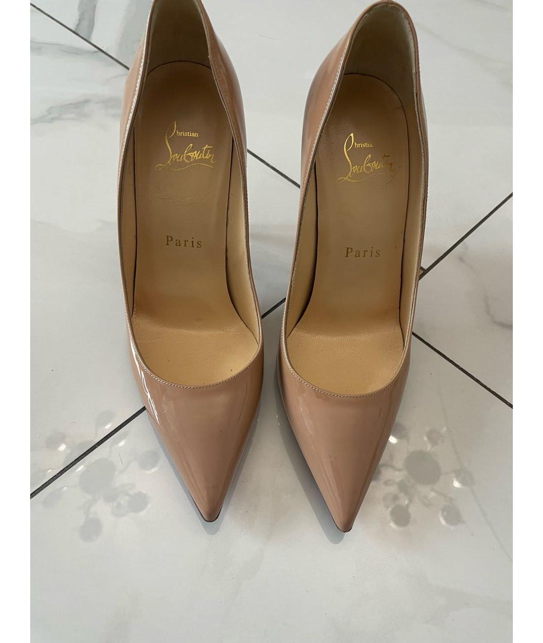 CHRISTIAN LOUBOUTIN Бежевые туфли из лакированной кожи, фото 2
